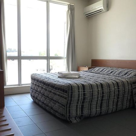 Upper Ross Hotel Таунсвилл Экстерьер фото