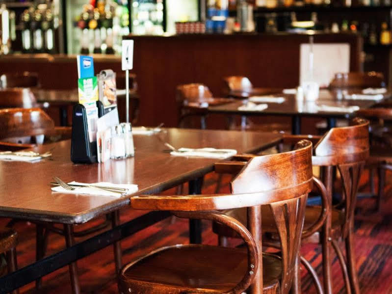 Upper Ross Hotel Таунсвилл Экстерьер фото