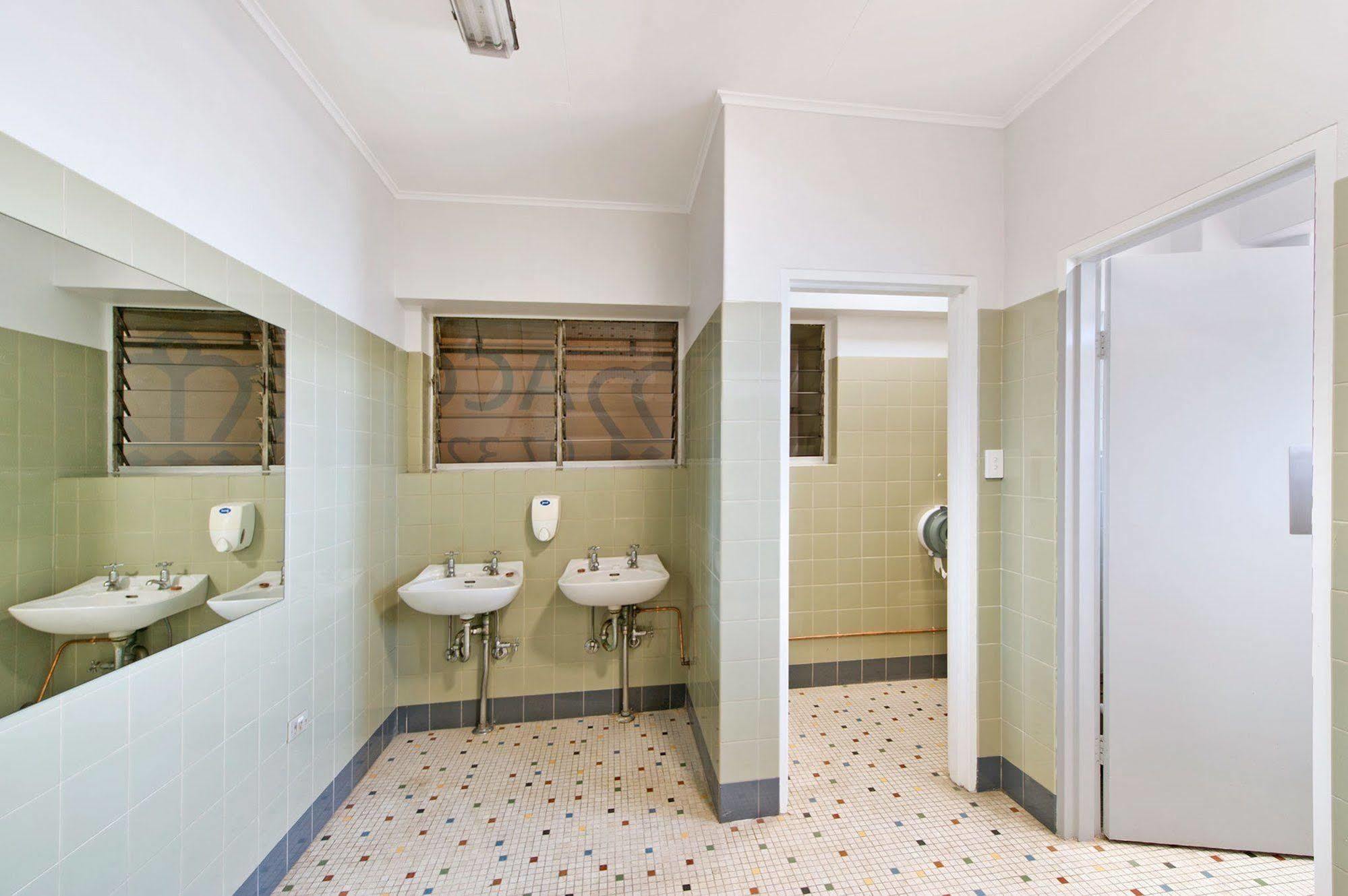 Upper Ross Hotel Таунсвилл Экстерьер фото