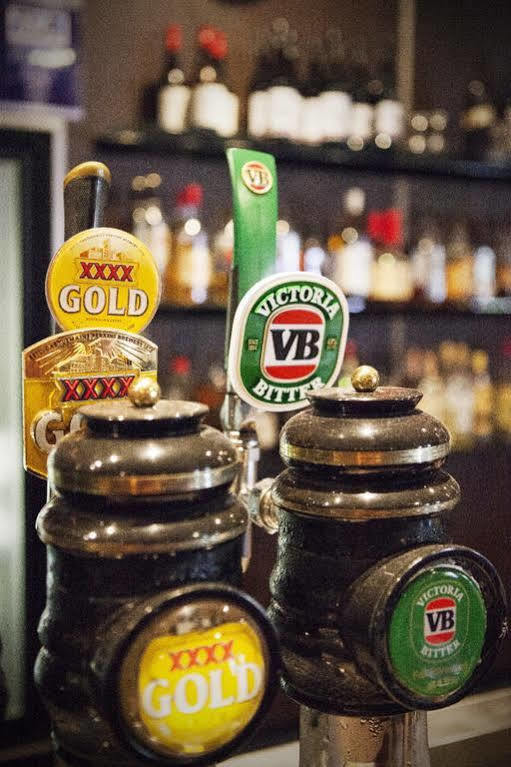 Upper Ross Hotel Таунсвилл Экстерьер фото